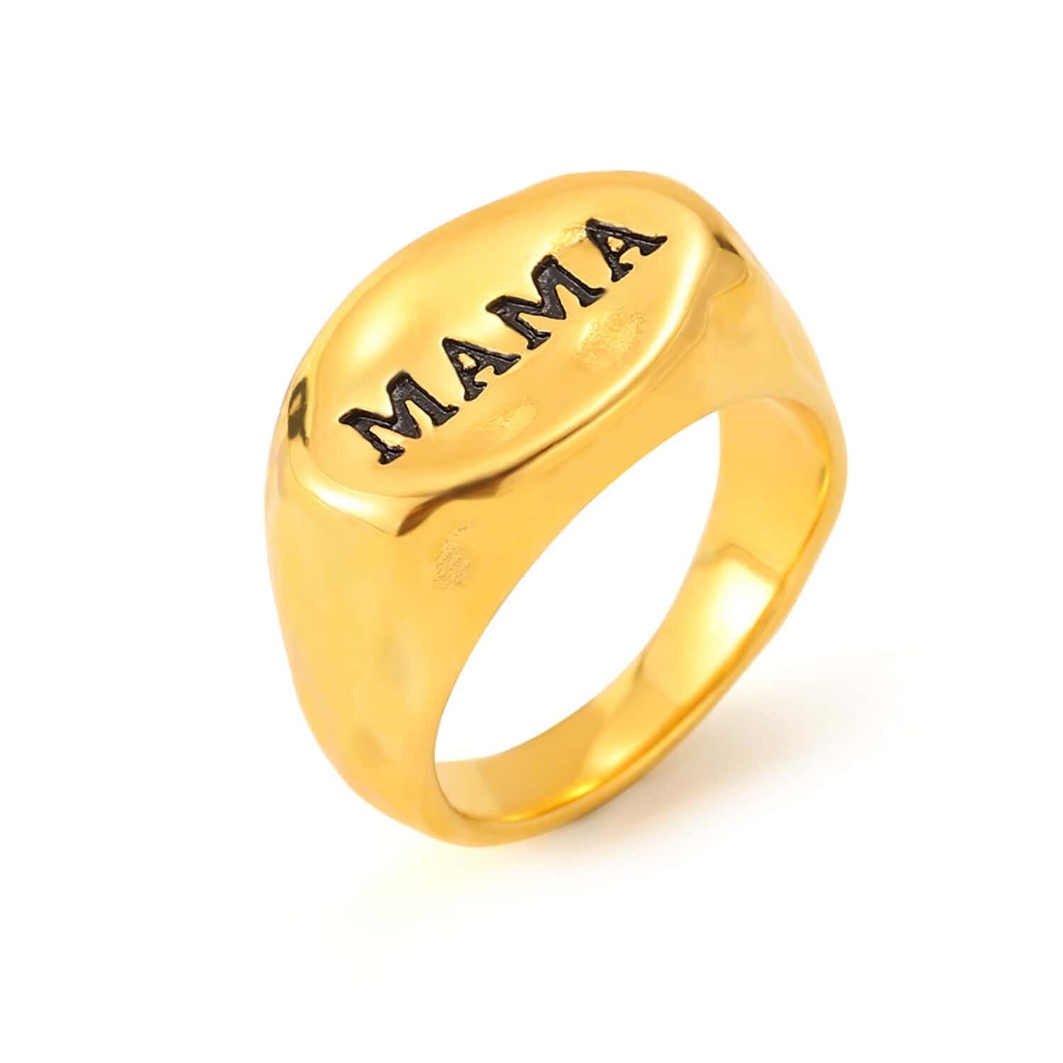 Anillo de oro con grabado "MAMA" en relieve, diseño elegante y simbólico para madres.