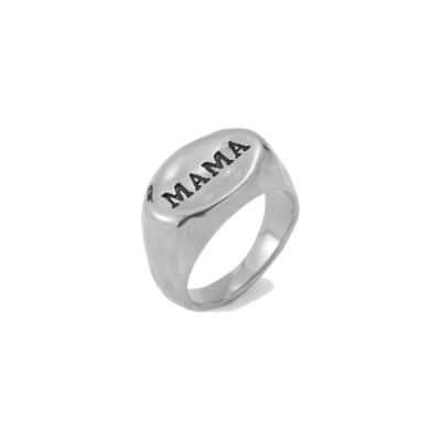 Anillo de plata con grabado "MAMA" para madres.