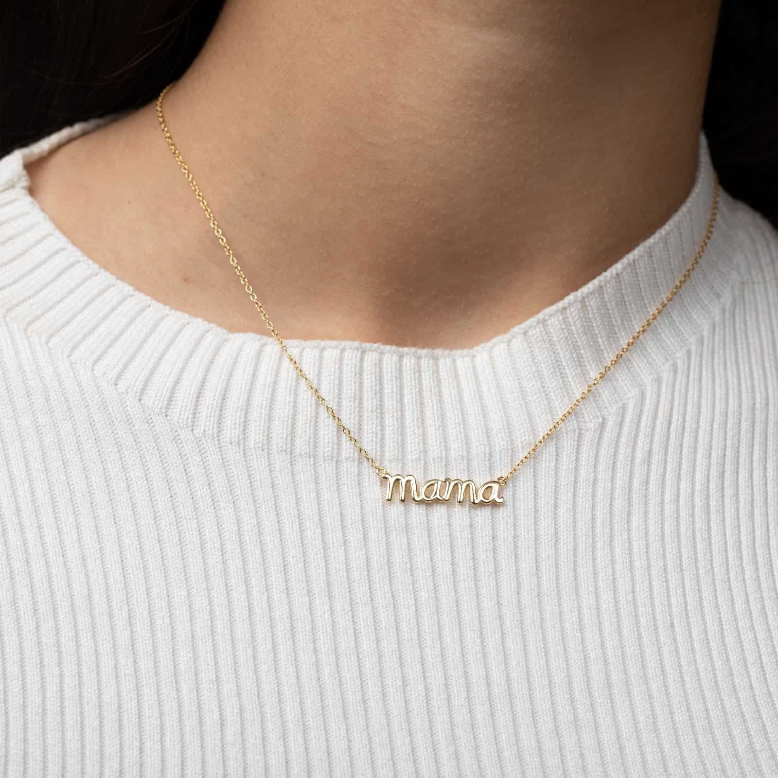 Collar de oro con colgante "Mama" para mujer.